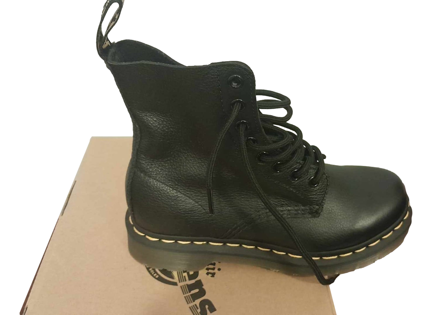 sc:/d/r/drmartens_2__clipped_rev_1.png