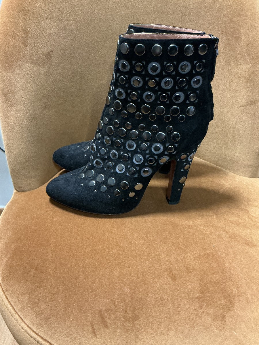 ALAIA SUEDE BOOTS SUEDE ANKLE BOOTS